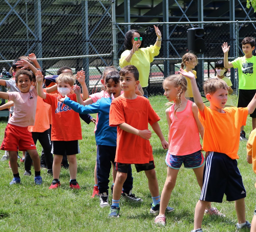 Lincoln kindergartners enjoy Field Day!