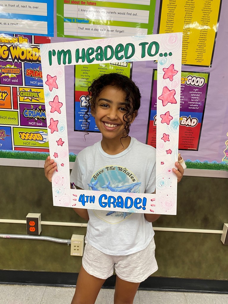 Washington 3rd grader holds "I'm headed to 4th grade" frame