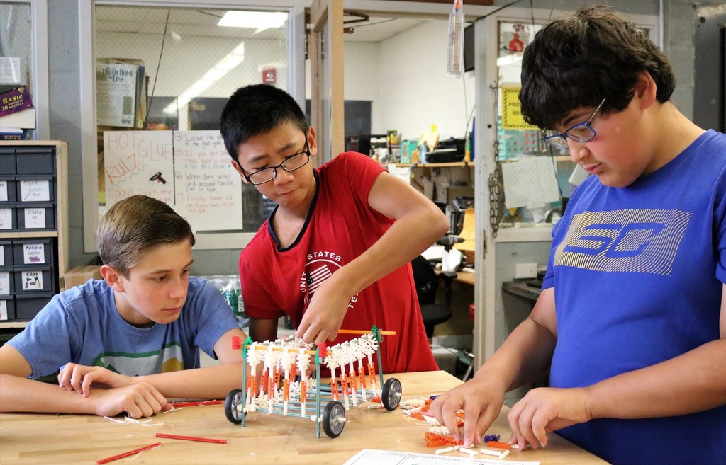  STEM campers learn the fundamentals of mechanical engineering in a new workshop on “Engineering Design Challenges” with Jefferson teacher Wendy Hahn.