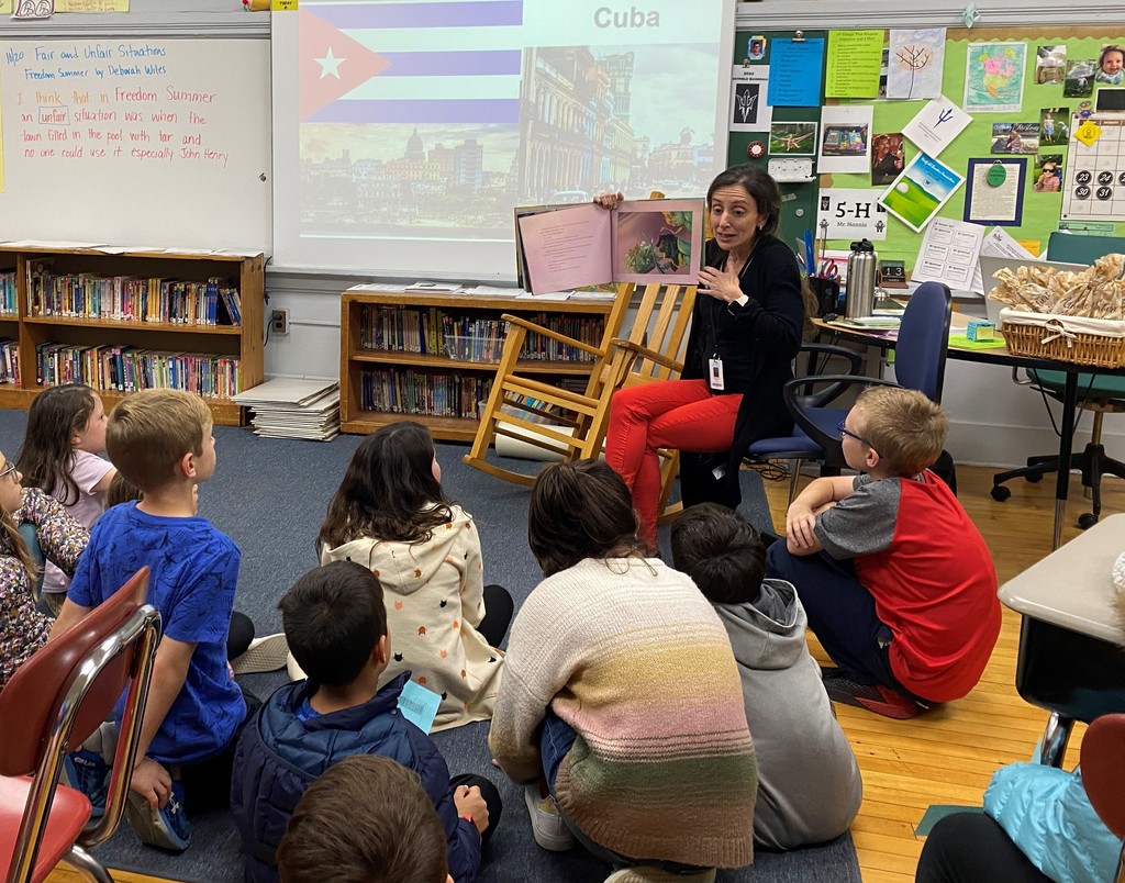 McKinley Spanish teacher reads book about Cuba during Family Reading Night