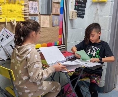 Two McKinley 4th graders collaborate on Reading Workshop assignment