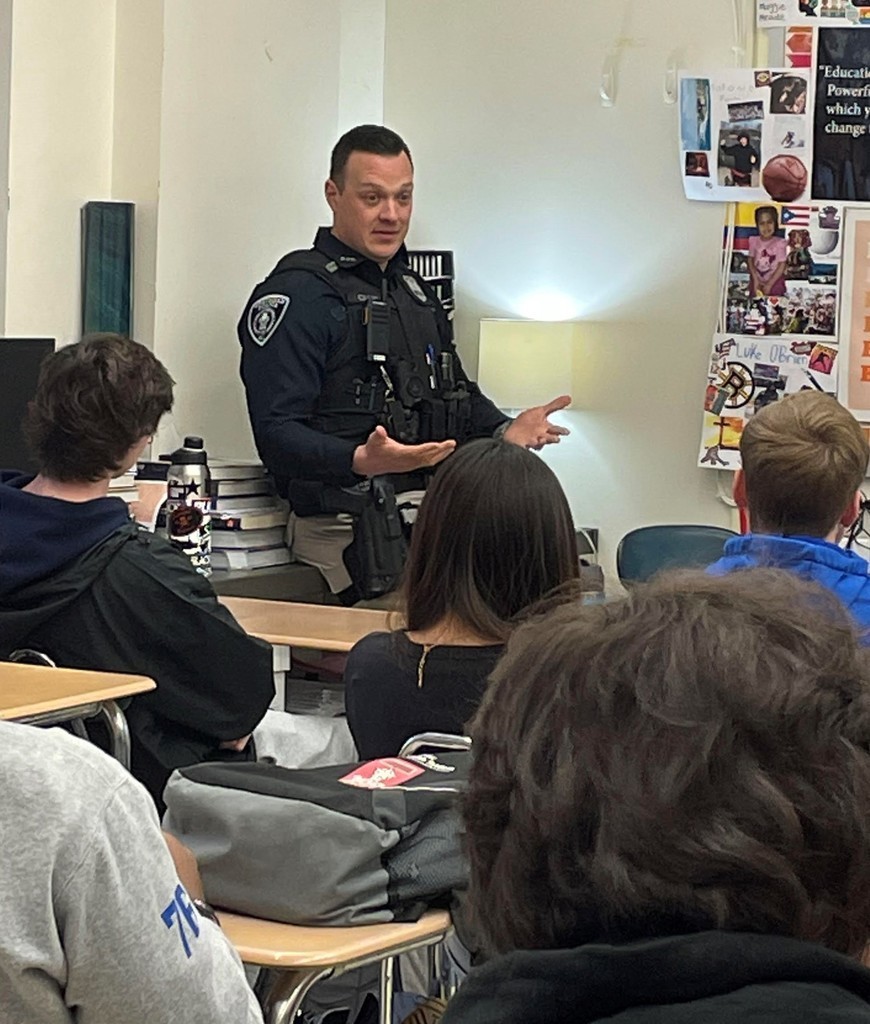 WHS SRO speaks to "Intro to Law" class