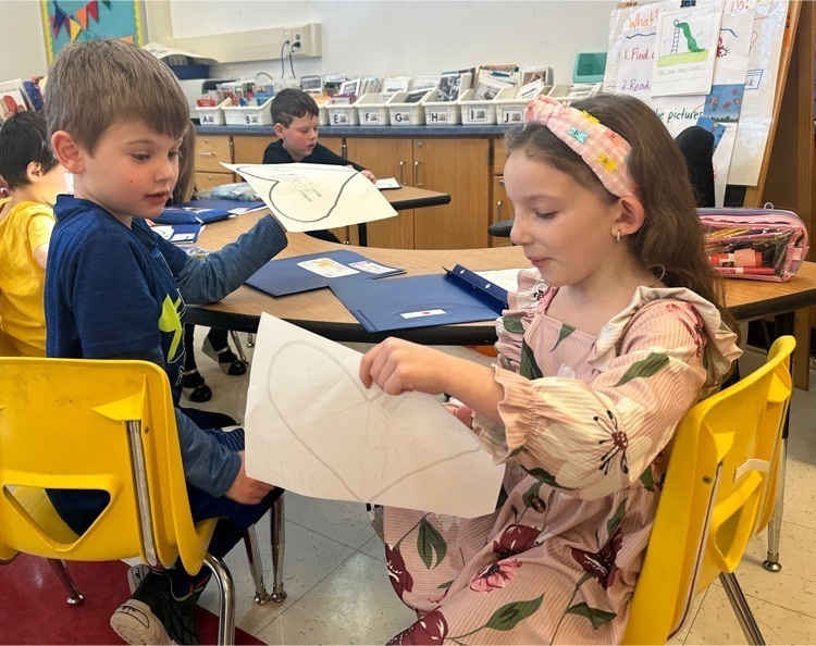 Lincoln kindergartners work on writing project